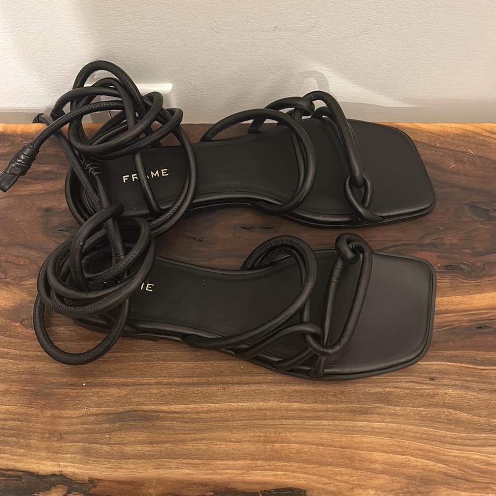 NWOT Frame Le Remi sandals